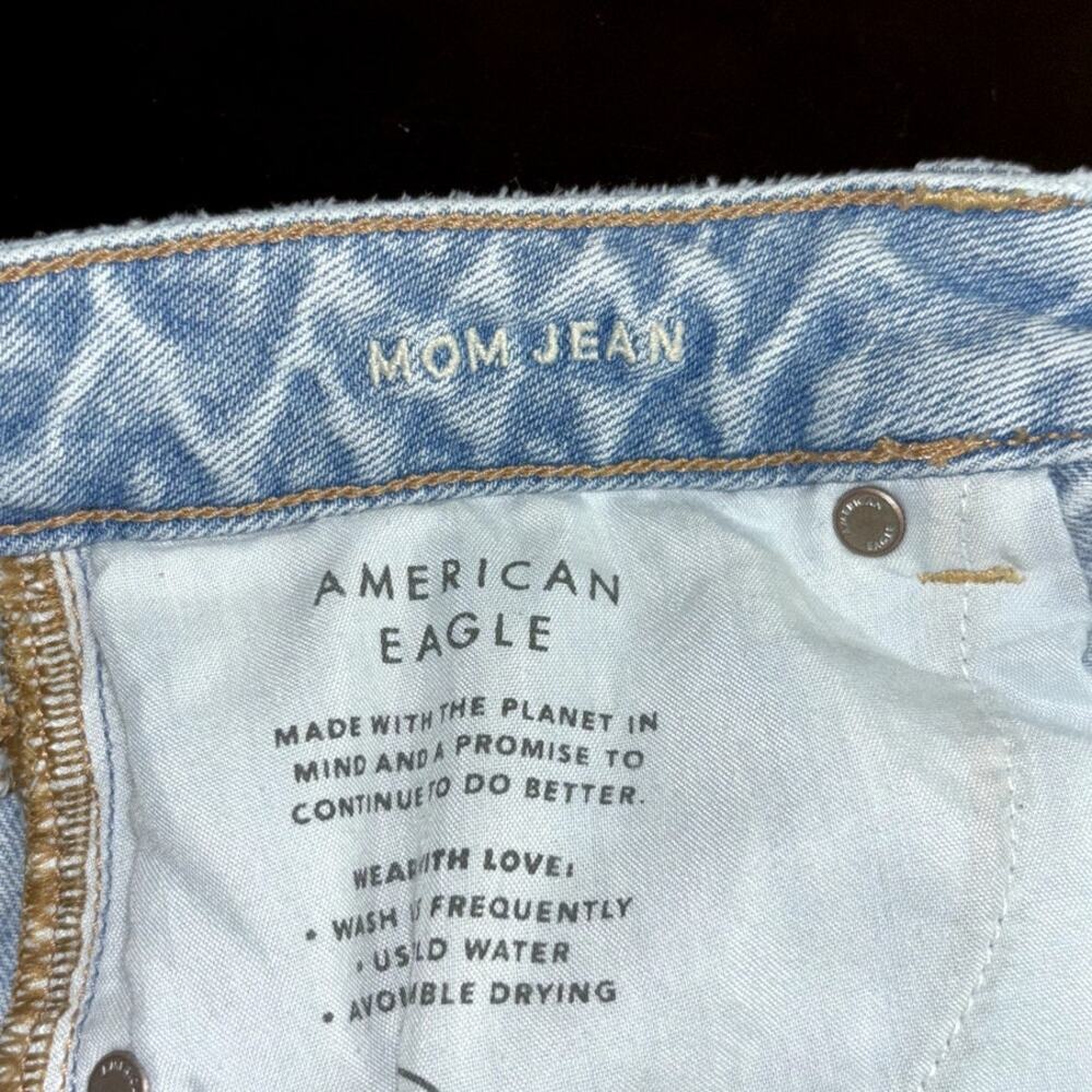 American Eagle Strigid Mom Jeans Light Wash Size 8 Soft Grunge Tumblr Girl - Picture 4 of 7